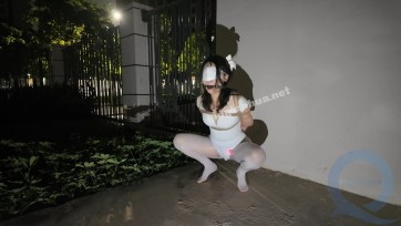 【海砂工作室】《雨天白丝光脚舞蹈服露出强高》-——室外下雨露出强高一字马放置