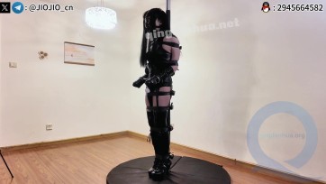 【JIOJIO】黑长直黑色漆皮紧身衣 马具型充气口塞 全身拘束带强制站立放置过夜 后手肘并拢拘束 双拳包胶带手铐放前 电击GS+震动强制GC