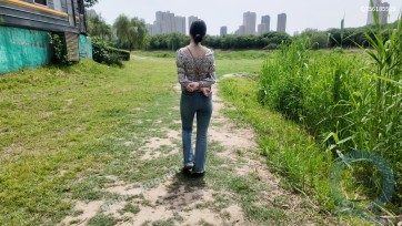 【龙飞绳艺】羞死了 双人室外捆绑 访谈 蹦跳 路人异样的眼光 像看猴一样，内心害羞 害怕 刺激 感觉很丢人
